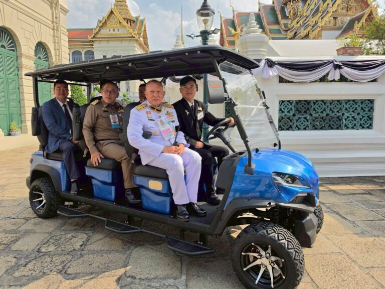 泰宝药业有限公司与 BYB 公司共同捐赠一辆6座电动高尔夫球车。